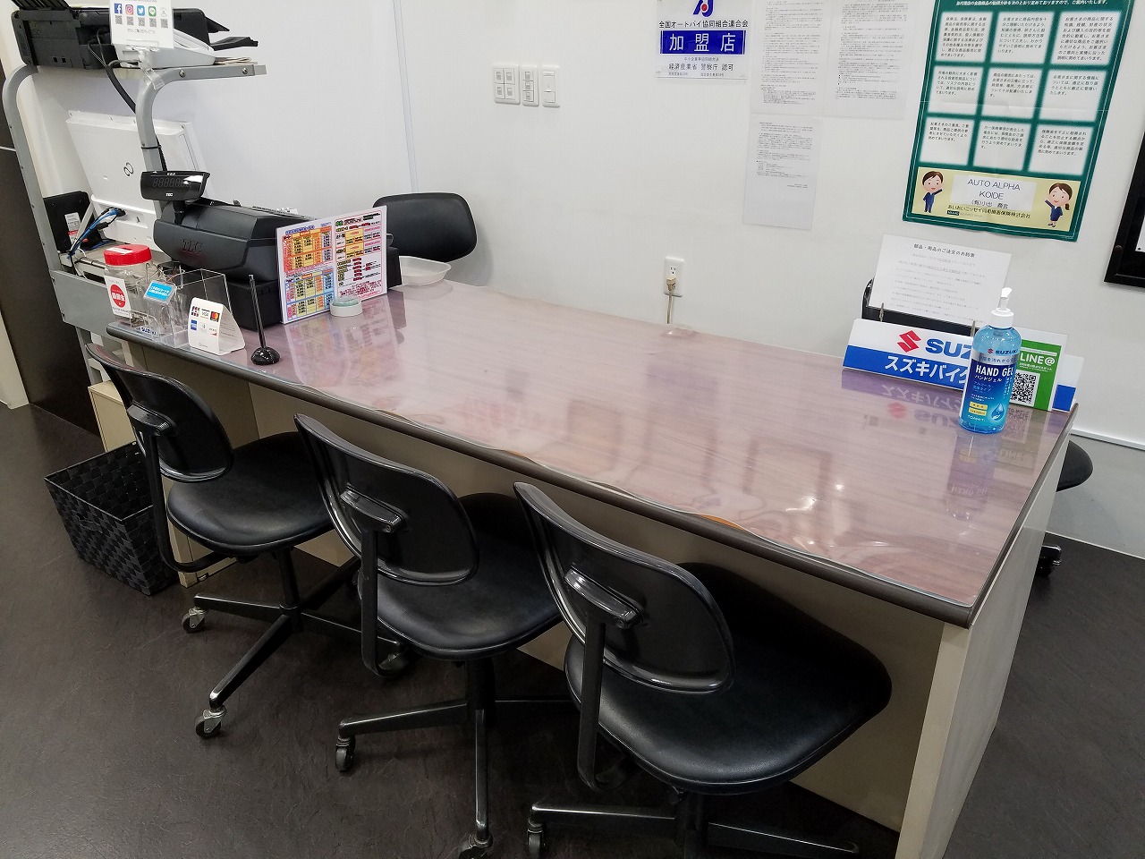 AUTO ALPHA KOIDE店内写真