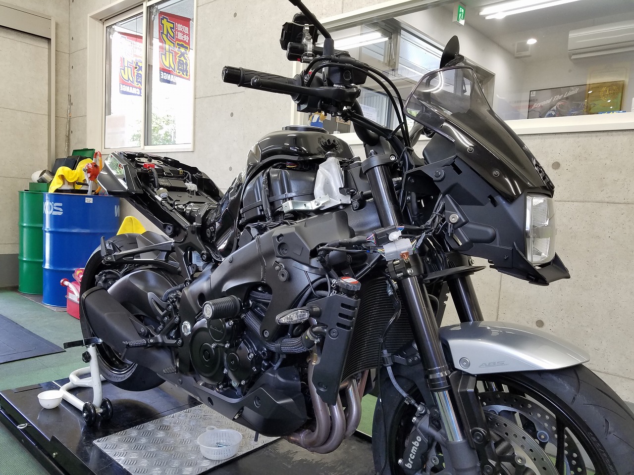 Kawasaki ZX-4R SE】と【YAMAHA YZF-R25】この2台で遊んでいた